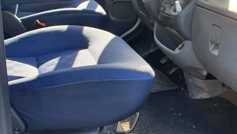 6-seater overcab McLouis Lagan 411