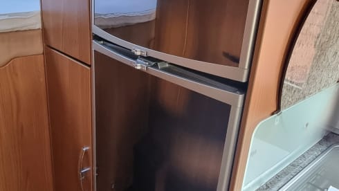 Hymer semi-integrated max 3 persons built in 2009 