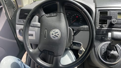 Camper Volkswagen per 4 persone, modello 2026.