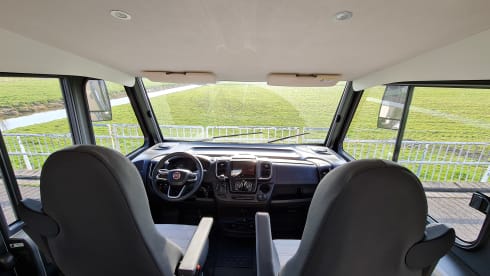 Sunlight i69L (B) adventure with automatic year 2022