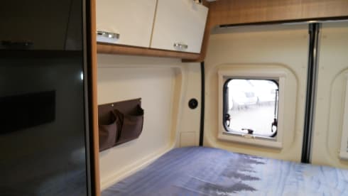 McLouis 5 Menfys Silverline, Sleep / 4 Seats.