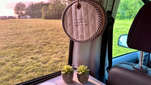 #ExplorerBuzzs – 4 Person MB Vito 4x4 Campervan (2009)