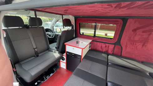 Ronnie – VW T6 Ready for your perfect stayaway