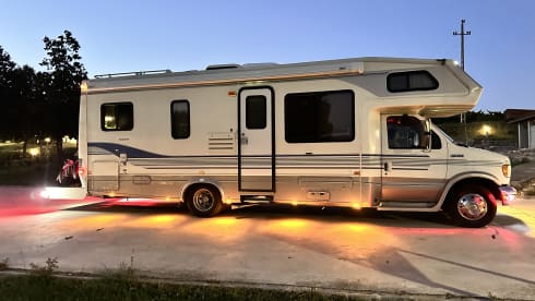 Amerikaanse camper – 6-person Ford E350 7.3L V8 turbo diesel