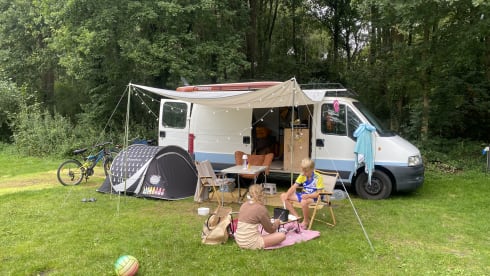 Batmobile  – 2p Peugeot campervan uit 2004