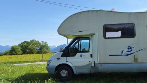 Familie camper met 6 gordels en 8 slaapplaatsen incl inventaris 