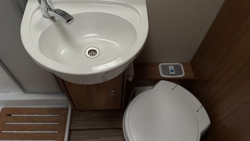 Luxurious and modern family camper for 4 (5-6) people