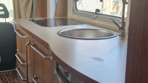 4p Eura Mobil alcove uit 2011