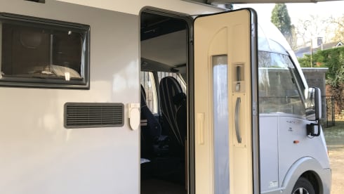 Bur – 4p Bürstner integrated uit 2008