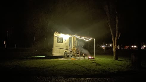 Beautiful 4 person Knaus Skywave