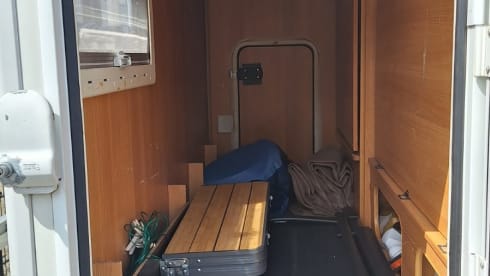 Ideal 6-person Ford family camper