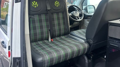 Frankie’s camper  – 4 berth Volkswagen campervan from 2017