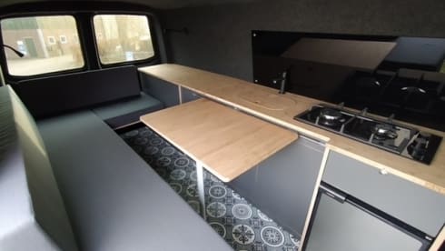 2 pers. Gezellige Camper met nieuw interieur !! – WINTER RATE, from 4 weeks rental, € 50.00 per day!   