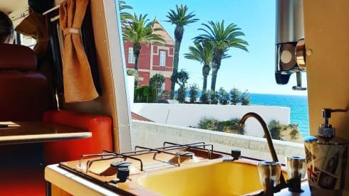 Laranja – Rent a  Blue Classics’s Combi J9