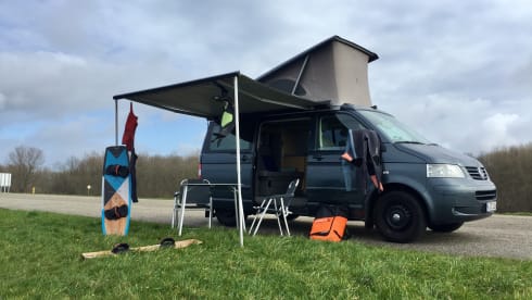 4p Volkswagen bus from 2005