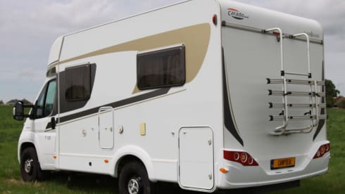 Compact! – Compact camper of 560 length with air conditioning Flash 02