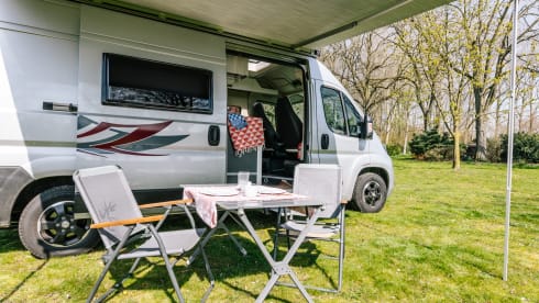 Jackie's hut – Beautiful Peugot Camperbus, 150 HP