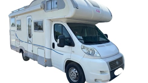 Vrijheid – Adria Mobil alcove - zeer ruim 