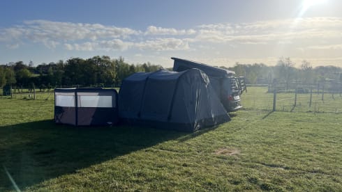 Olivia – Volkswagen campervan met 4 slaapplaatsen uit 2018