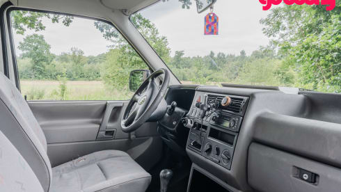 Brum – Volkswagen campervan from 2002 (2p)