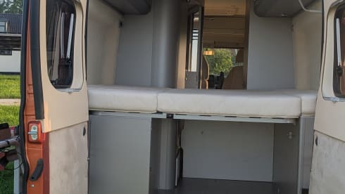 Adriaatje – Adria Mobil Wohnmobil für 2 Personen aus dem Jahr 2011
