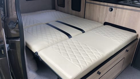 Leetro – 4p Volkswagen campervan from 2012