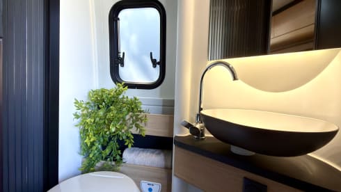 Making Memories 9 – 2024 Adria Mobil 680 SLX with 180Hp Automatic Skyview King of the Road