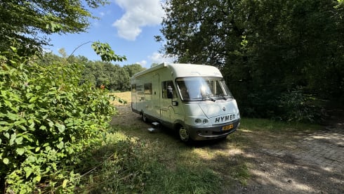 Camper – Spacious and luxurious 4-person Hymer with starlink wifi