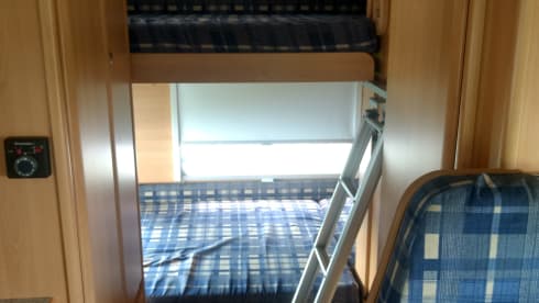 6 person family camper for rent xxl garage dinette bunk strong engine
