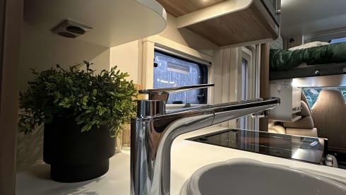 Johnny – 6.5 birth Champagne, Super luxurious. Take your adventure now. 