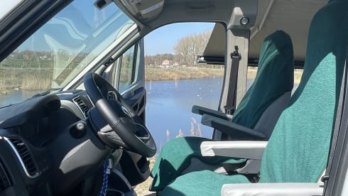 V630J – 2p Pilote bus from 2025