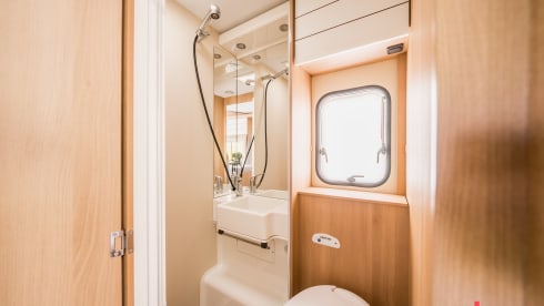 Mobile home with 6 sleeping places - My home is where my camper is