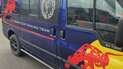 Max verstappen bus – 2p Ford campervan uit 2006