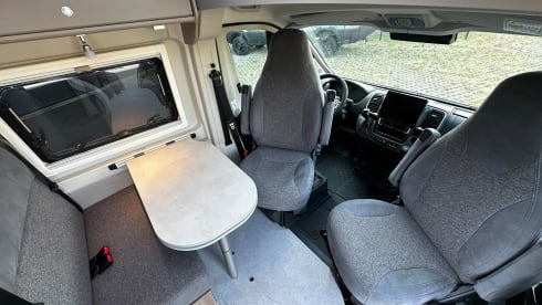 L&C – Gloednieuwe Carado CV 640 automaat luxe, comfort en vrijheid.