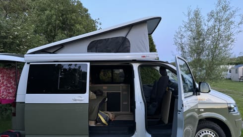 Volkswagen  – Volkswagen camper bus 