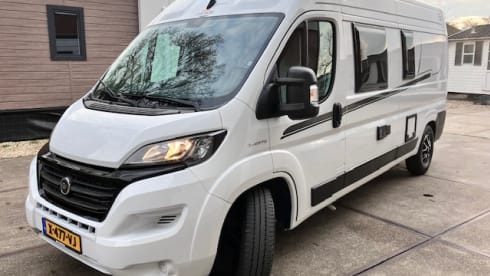 Libertad – For rent fully equipped 4-person bus camper from 2022 automatic