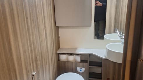 Volledig ingerichte splinternieuwe camper