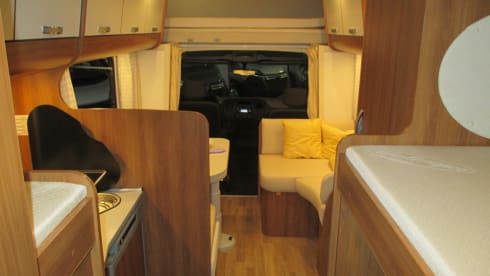 Ruime camper - 6 vaste slaapplaatsen + 2 optioneel