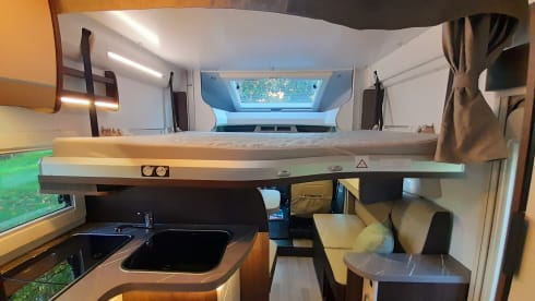 New Benimar Cocoon 463 10/2022 with silent roof air conditioning