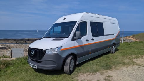 The Wanderer – 4 berth Mercedes-Benz Sprinter Off Grid 2018