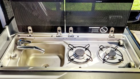 Bazza – 4 berth campervan with pop top roof