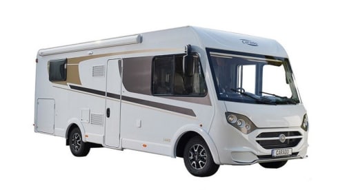 15/22 – Spacious family camper with 6 sleeping places!
