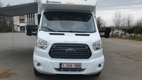 Mariette – Enjoy our luxury Benimar 442