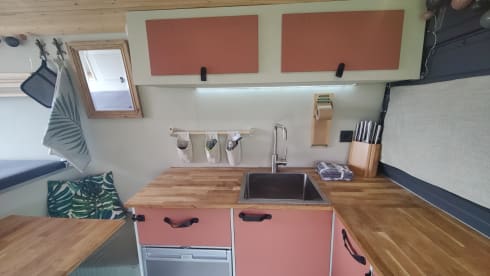 Wester – "OFF GRID" self-build bus camper 164Pk | 2 persons | Winter sports!!