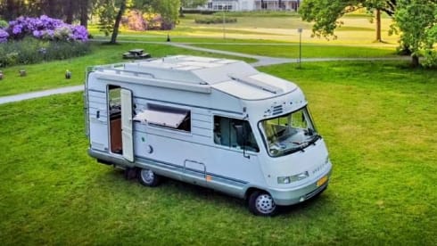 Early bird rate 2025 Lovely comfortable Hymer Camper   