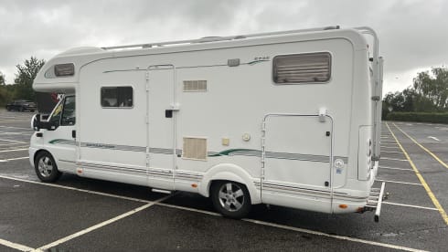 Snogly  – Bessecar e735 motorhome 6 berth excellent for families