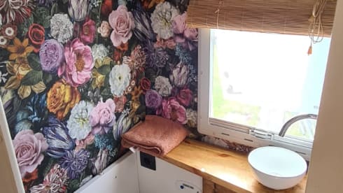 Burnie – Modern family camper 6 person alcove