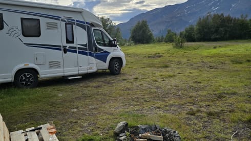 4-person Knaus semi-integrated from 2018