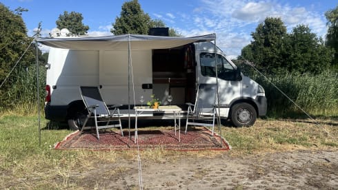 Koos – Off-the-grid camper from 2004
