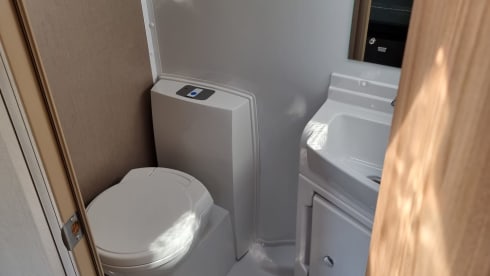 Ronnie – 6 berth Fiat Swift 486 from 2023